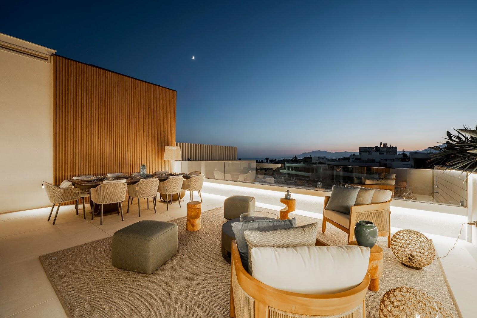 Áticos en venta en Marbella con vistas panorámicas y terrazas privadas
